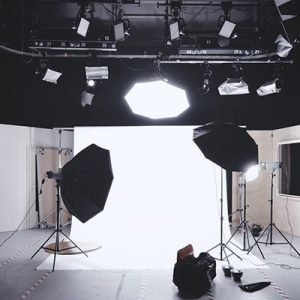 Pratico di Nessuno. Riflessioni sulla comunicazione - Il-Tempo-delle-Illusioni-Pratico-di-Nessuno-MediaMentor™ - The Time of Illusion -